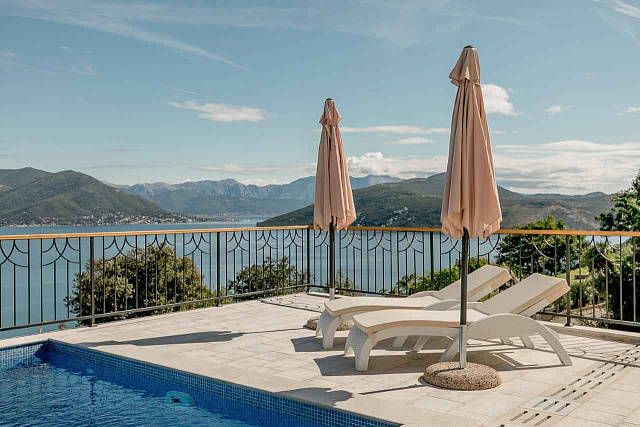 For sale luxury villa in Herceg Novi with a panoramic sea view   — photo 5